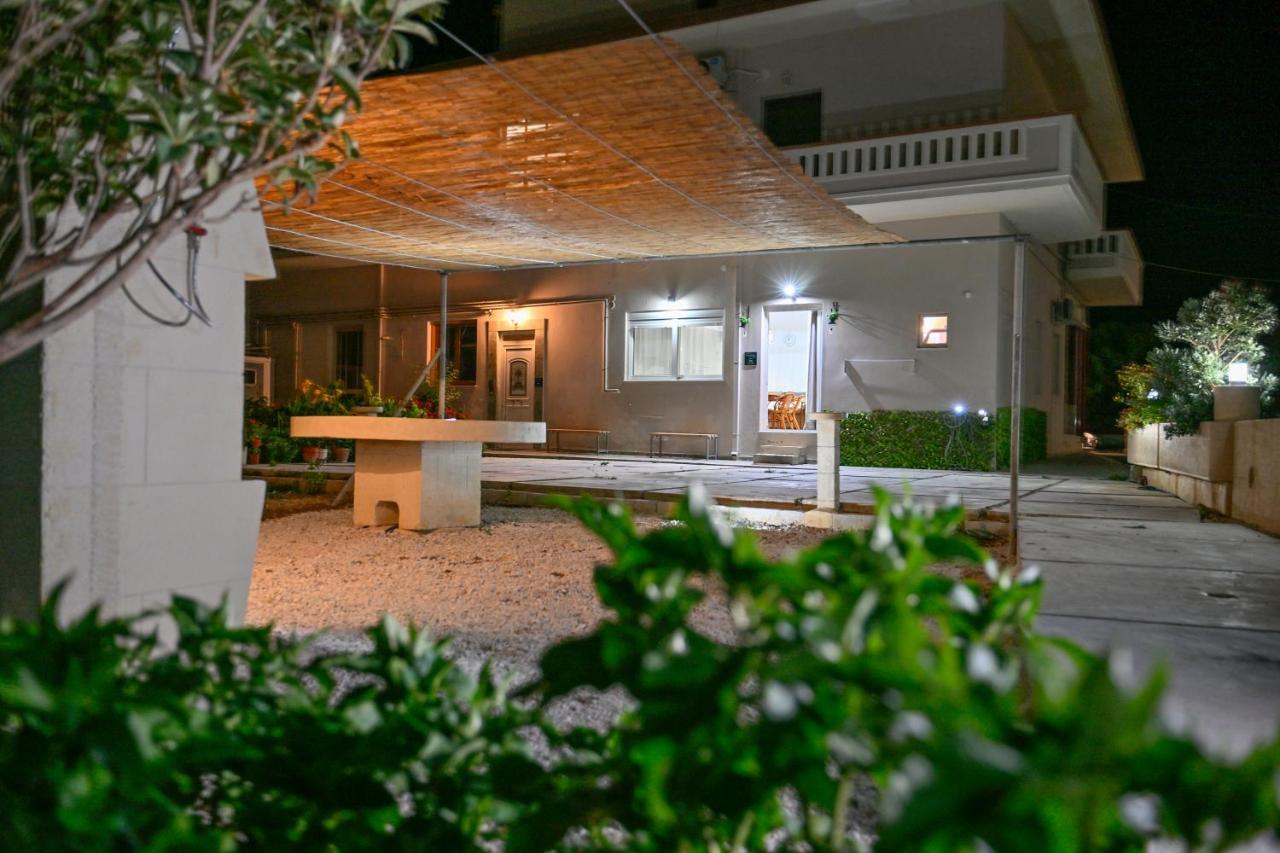 Mpoulakis Apt 98 Kíssamos Exteriör bild